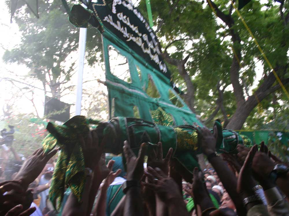 flag-hoisting-kataragama